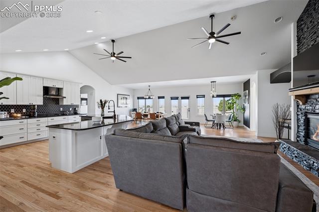 9432 Lochwinnoch Lane