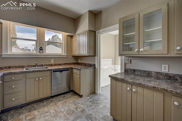 1923 N Cascade Avenue