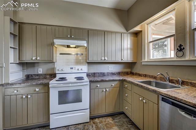 1923 N Cascade Avenue