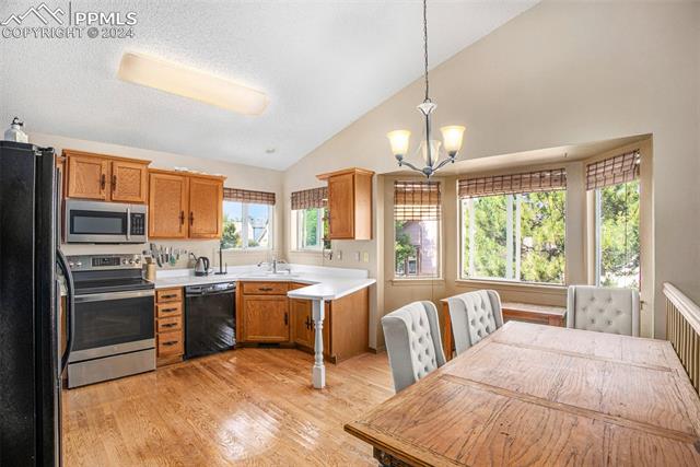 6034 Oakwood Boulevard