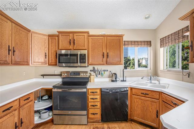 6034 Oakwood Boulevard