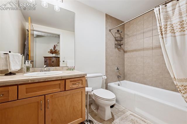 201 E Las Animas Street 305