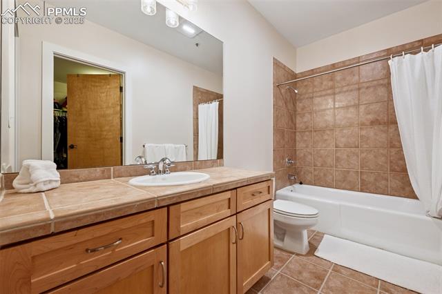 201 E Las Animas Street 305