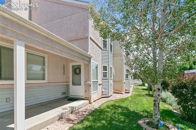 3932 Aspen Leaf Point