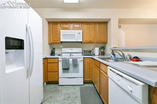 3932 Aspen Leaf Point