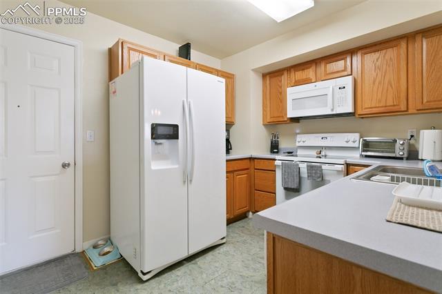 3932 Aspen Leaf Point