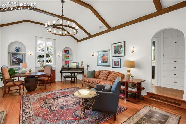 1529 N Nevada Avenue