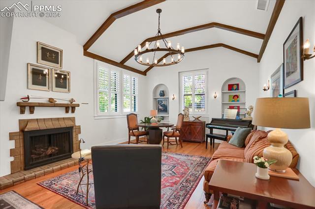 1529 N Nevada Avenue