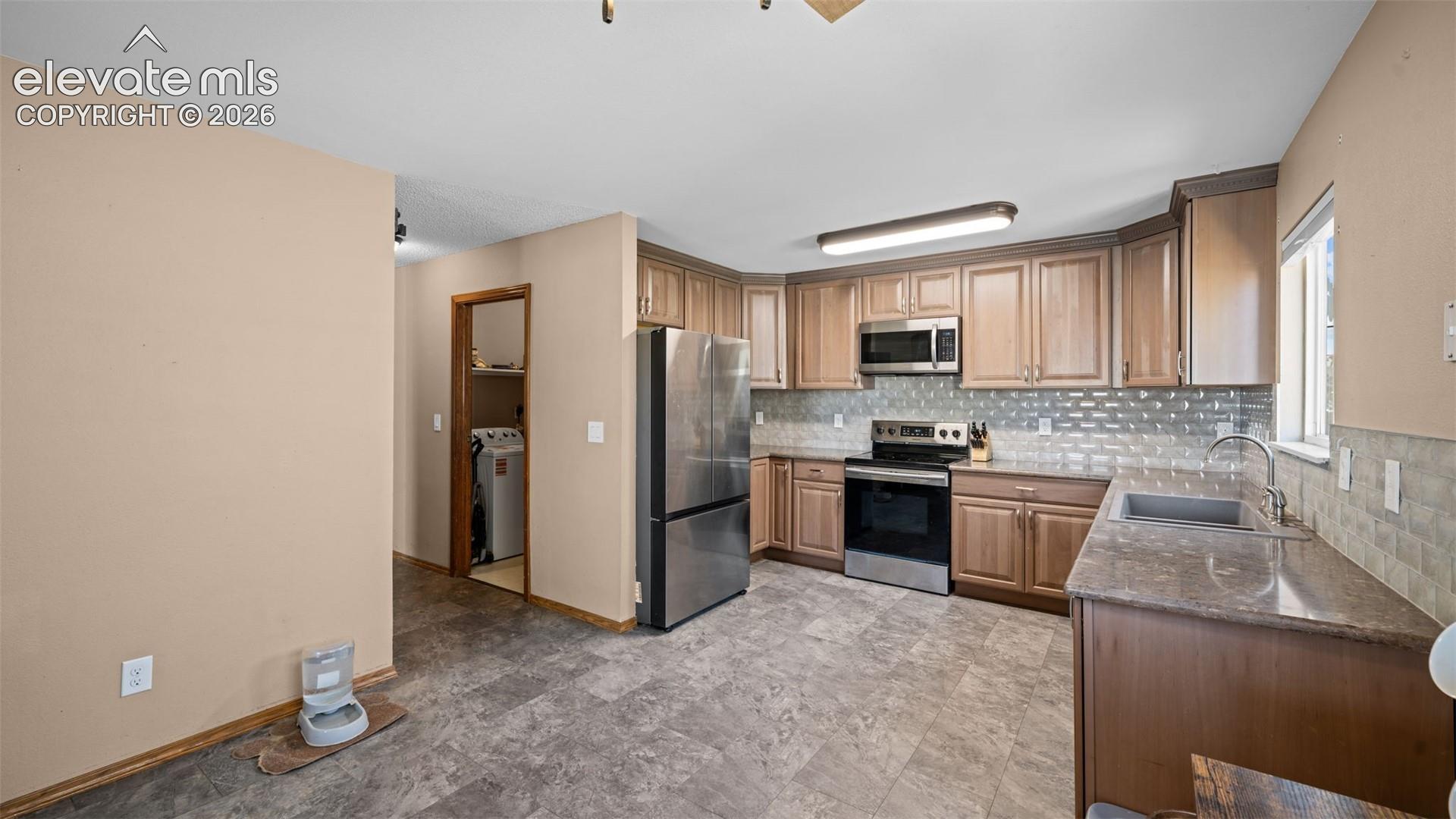 1180 Goodview Court