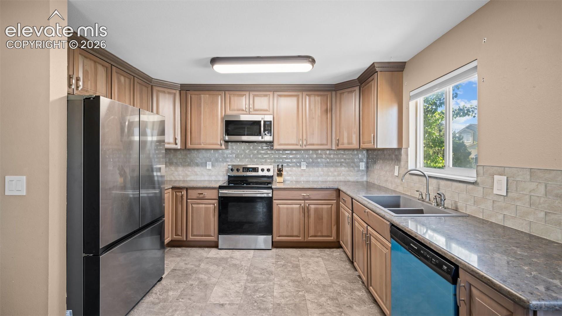 1180 Goodview Court