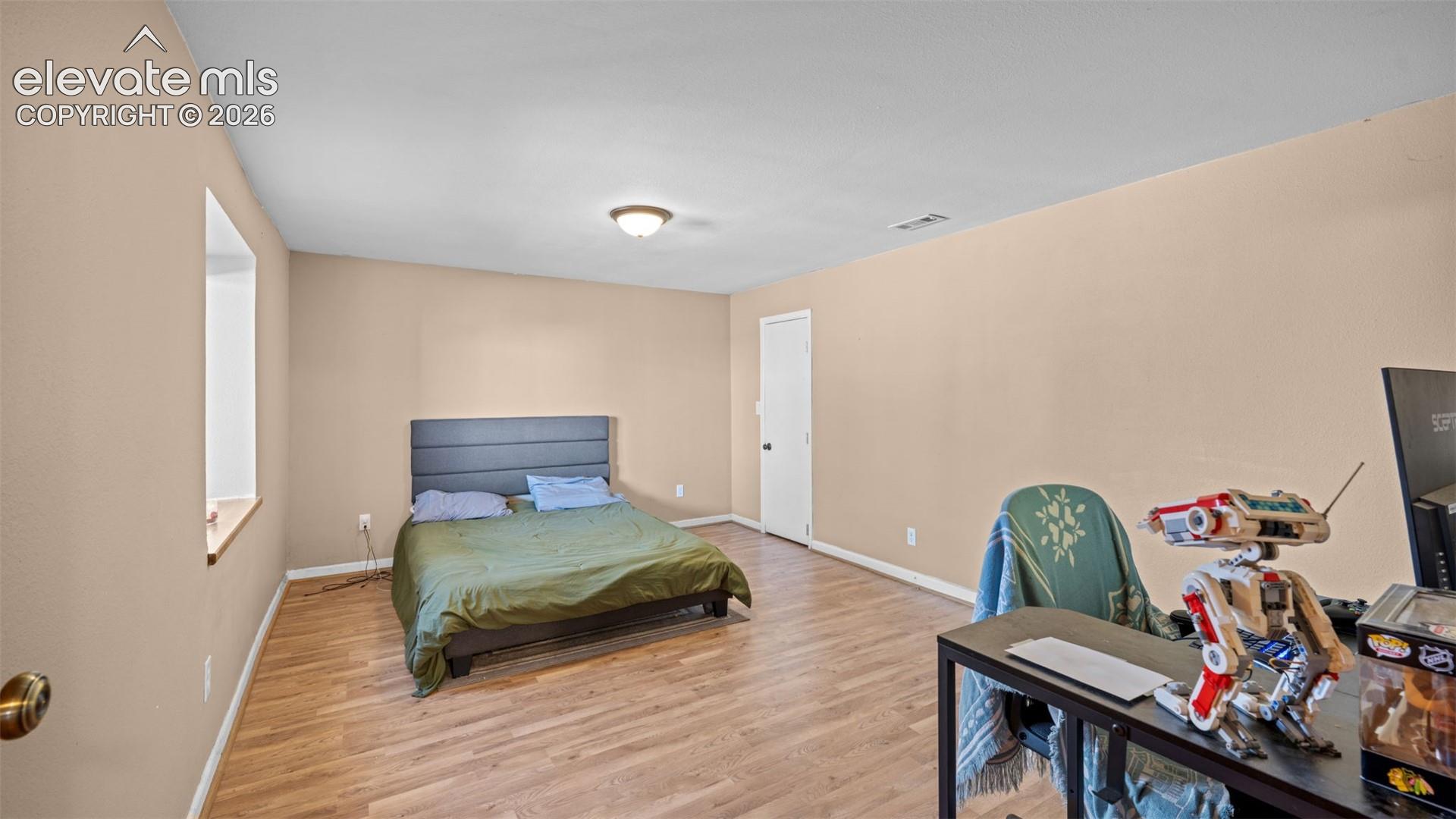 1180 Goodview Court