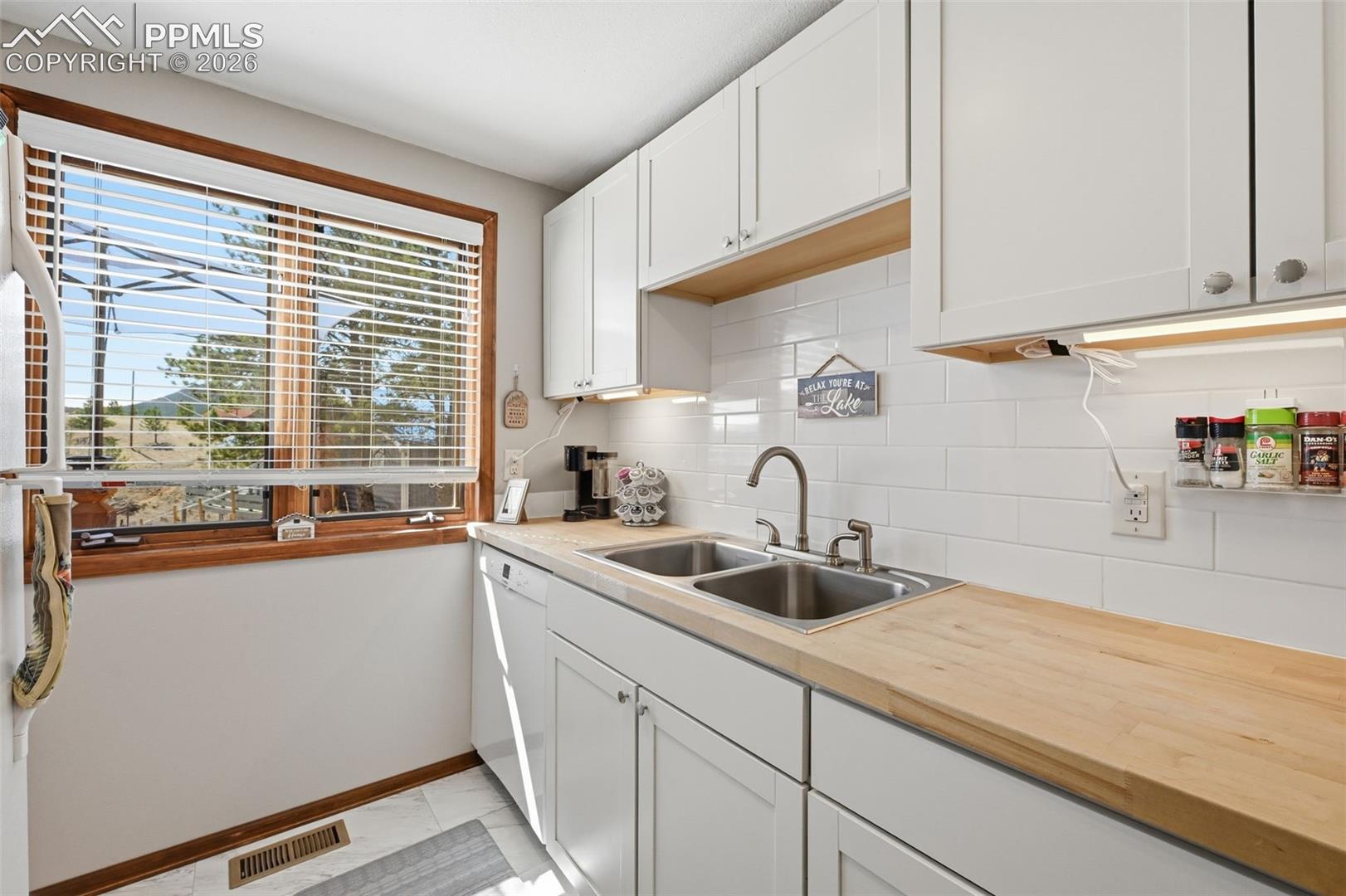 28 Signalman Lane