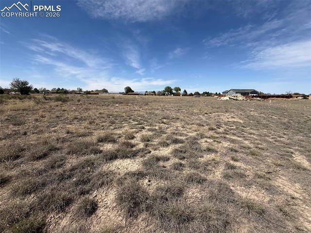 583 E Woodleaf Drive