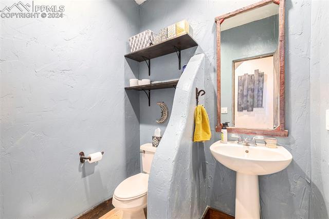 5860 Broadmoor Bluffs Drive