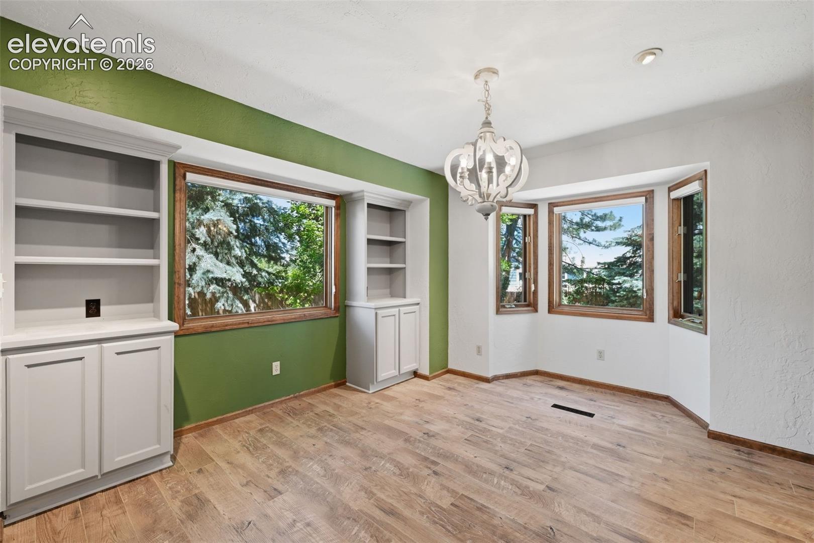 927 Oakwood Drive