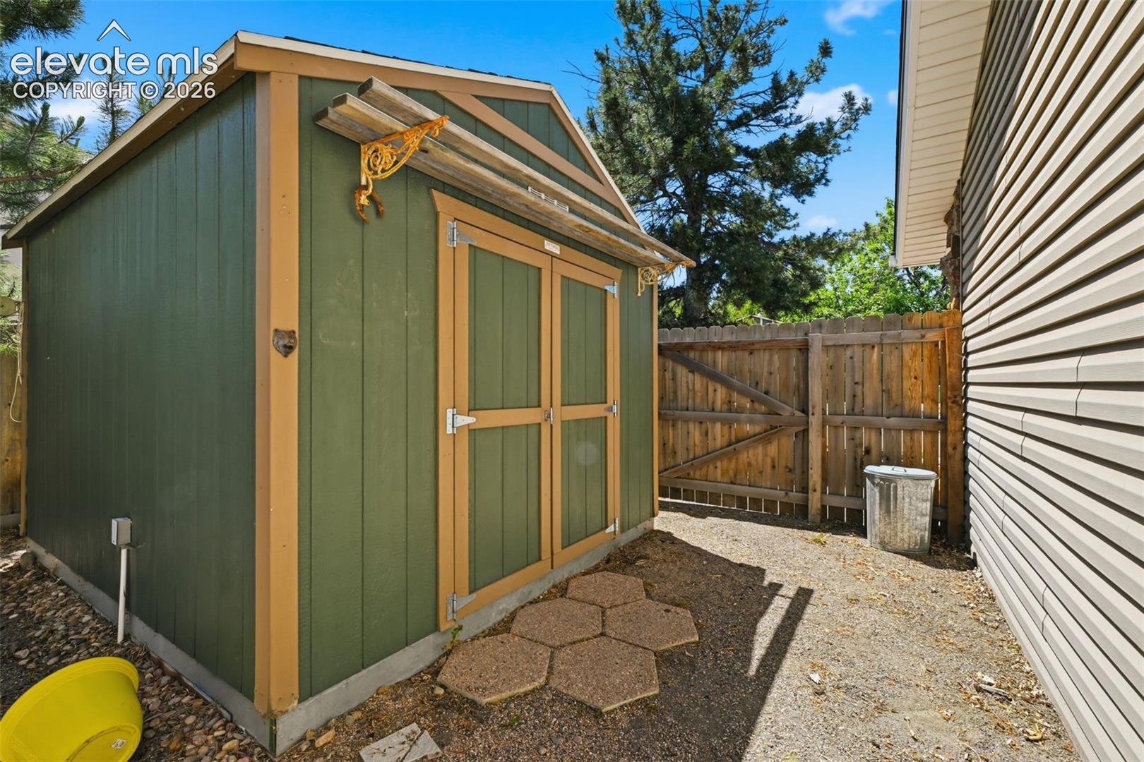 927 Oakwood Drive