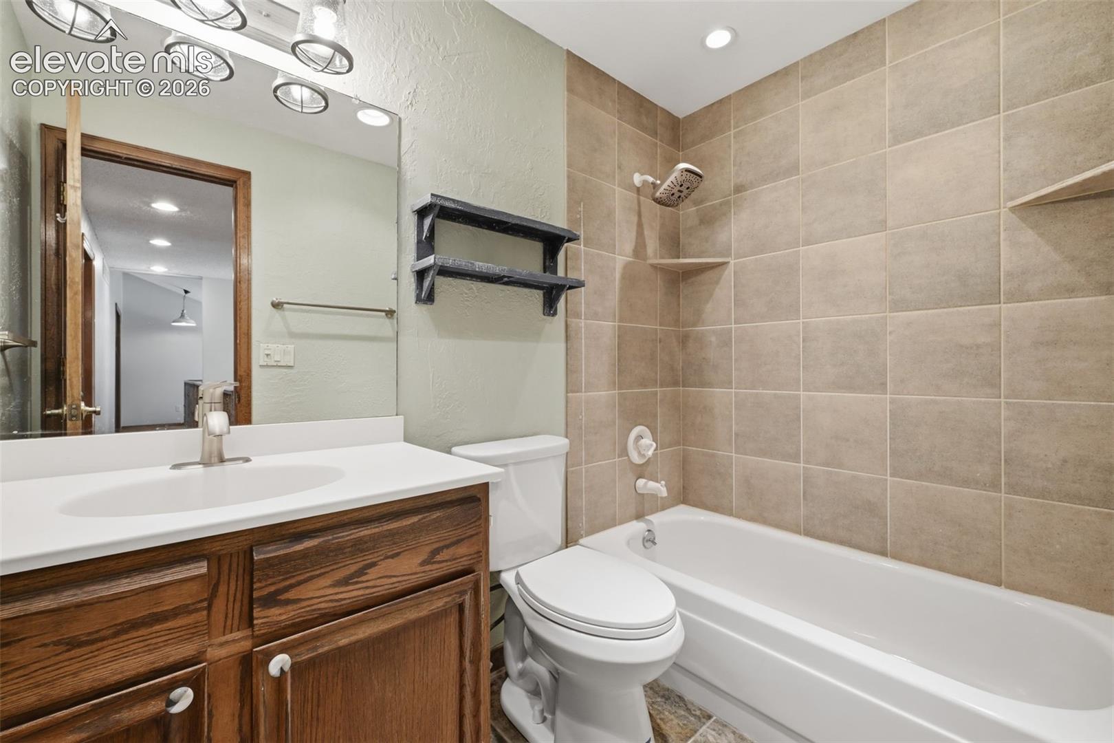 927 Oakwood Drive