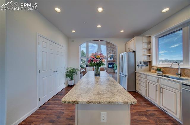 1455 Golden Hills Road
