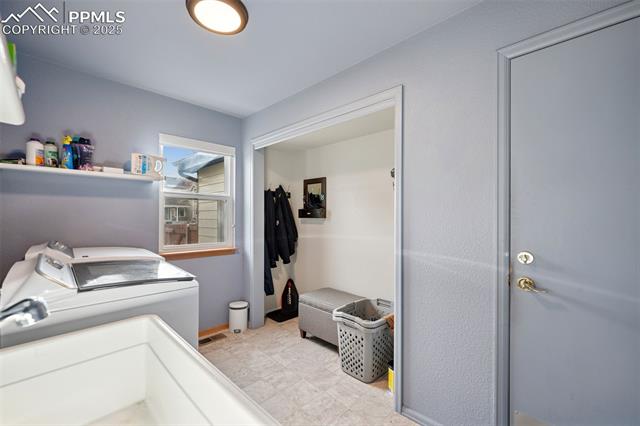 4364 Team Roper Place