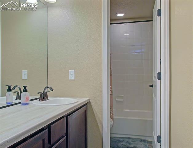 7104 Lindquist Court