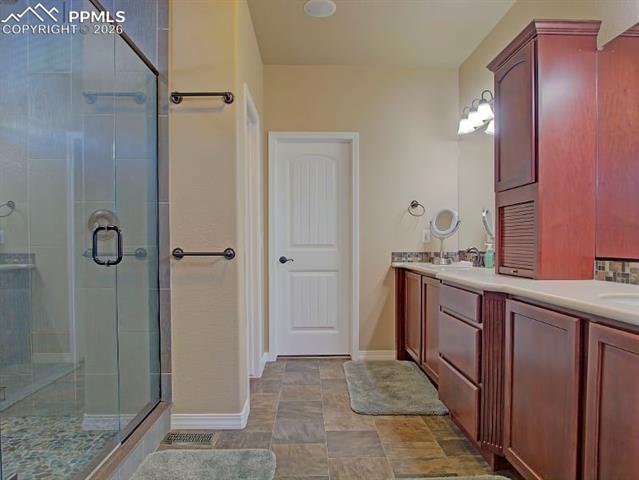 7104 Lindquist Court