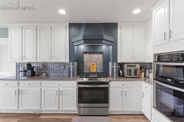 7764 Candlelight Lane