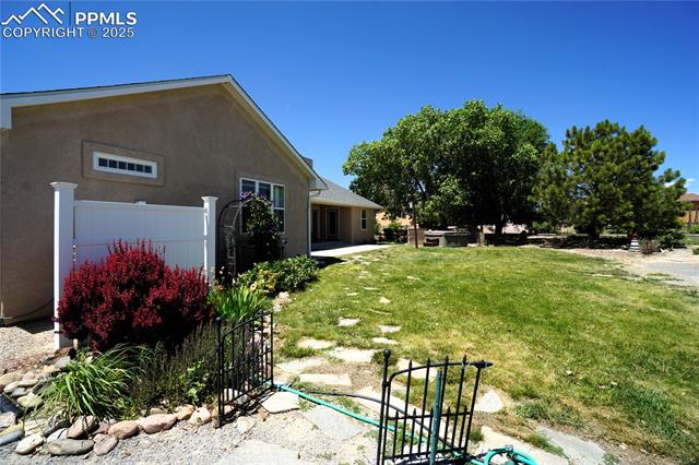 461 E Fredonia Drive