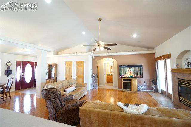 461 E Fredonia Drive