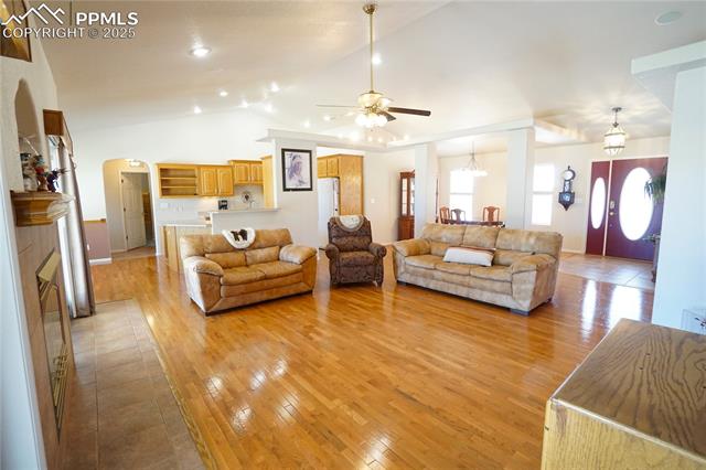 461 E Fredonia Drive