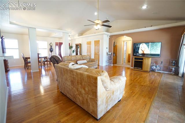 461 E Fredonia Drive