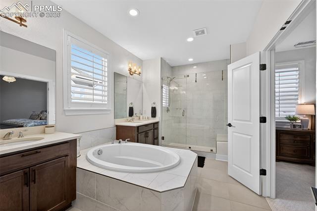 6810 S Valleyhead Court