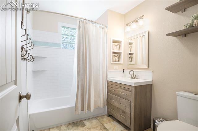 712 W Cucharras Street