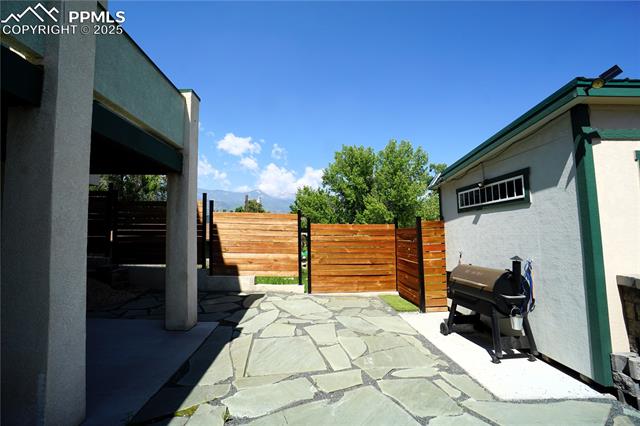 1407 Manitou Boulevard