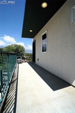 1407 Manitou Boulevard