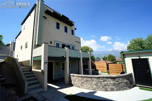 1407 Manitou Boulevard