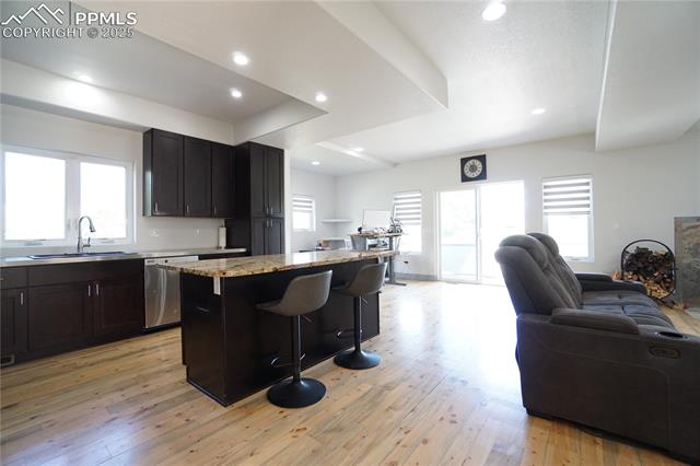 1407 Manitou Boulevard