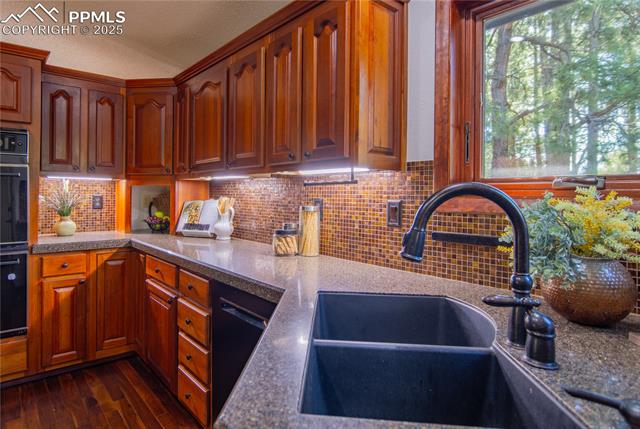 115 E Kings Deer Point