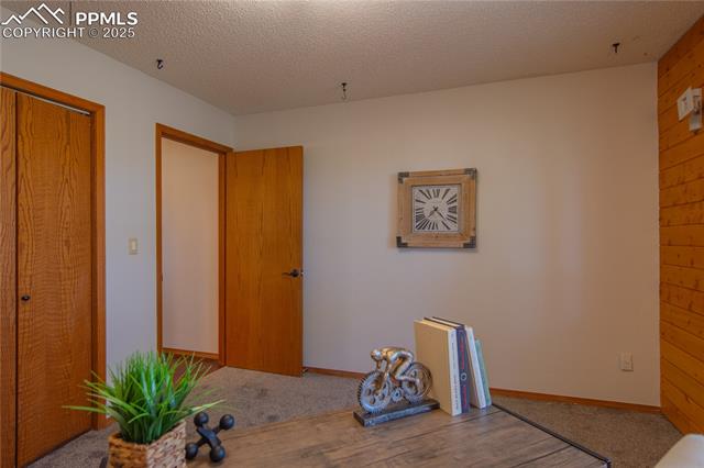 115 E Kings Deer Point