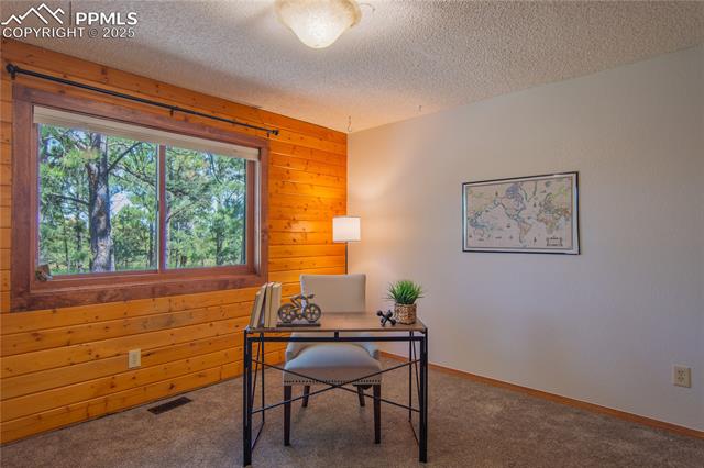 115 E Kings Deer Point