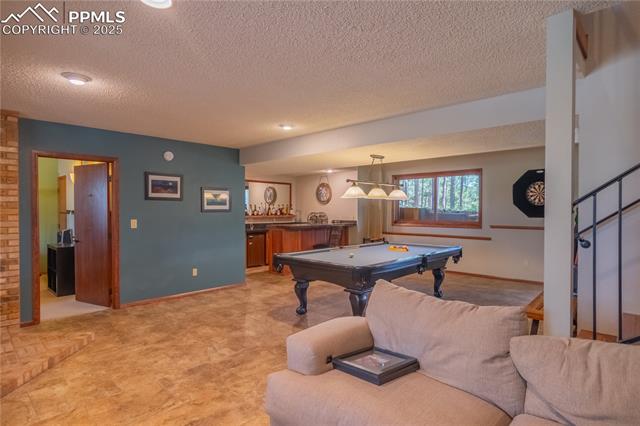 115 E Kings Deer Point