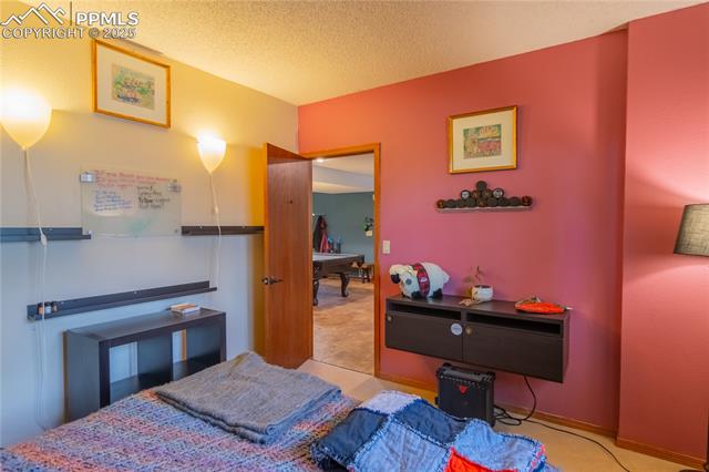 115 E Kings Deer Point