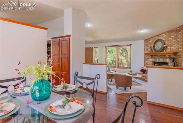 115 E Kings Deer Point