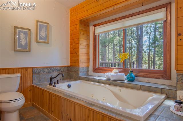 115 E Kings Deer Point