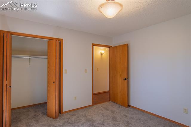 115 E Kings Deer Point