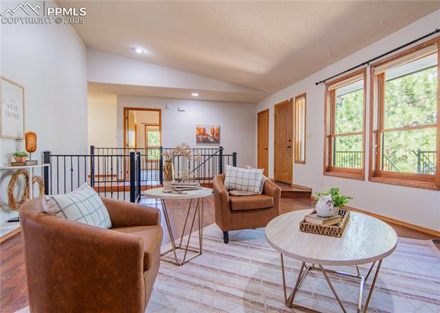 115 E Kings Deer Point