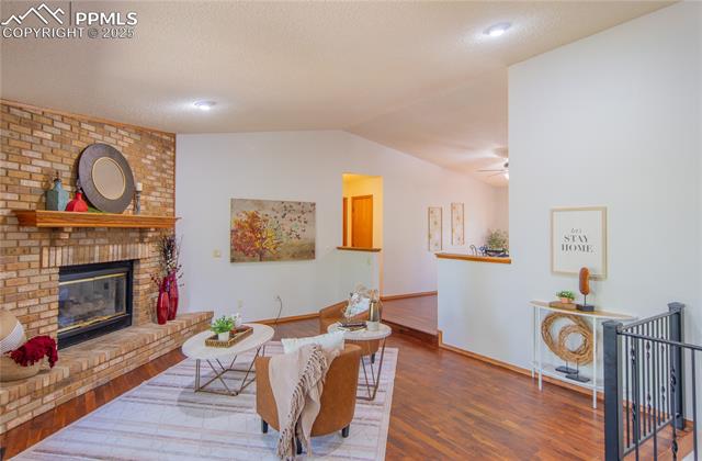 115 E Kings Deer Point