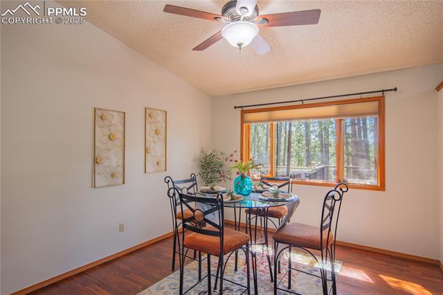 115 E Kings Deer Point