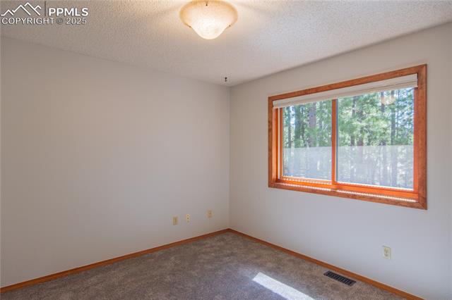 115 E Kings Deer Point