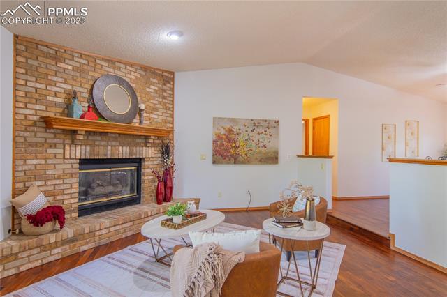 115 E Kings Deer Point