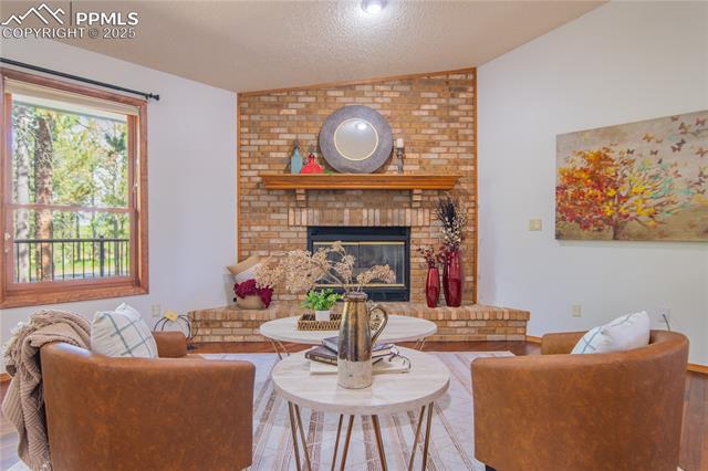 115 E Kings Deer Point